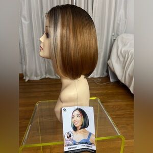 NIB! Zury Sis 5" Part HD Lace Front Wig - LF-BEN SHORT